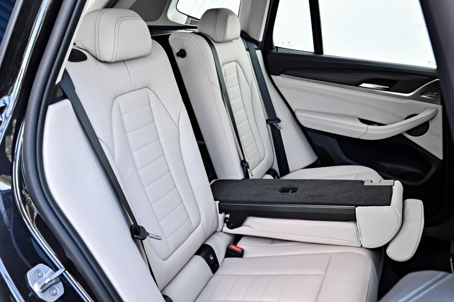 Интерьер BMW X3 xDrive30d xLine (G01) 2017 года  (WW) (фото 167 из 178)